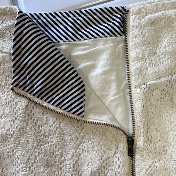 Volcom White Lace Mini Skirt Womens SM (5) Zip Front 90's Y2K Skater Boho - Picture 8 of 8